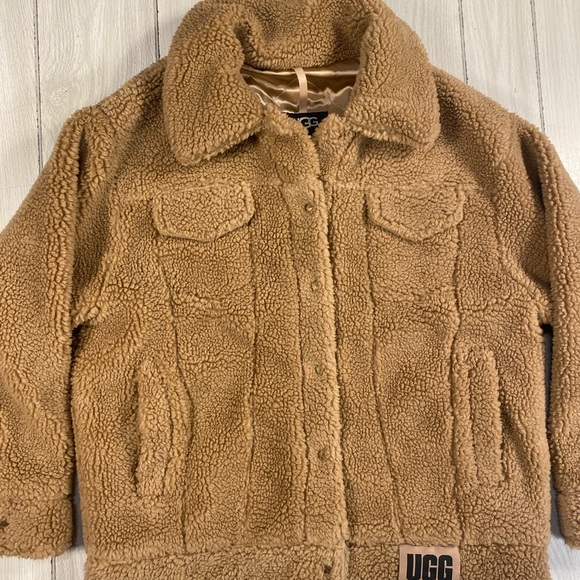UGG Jackets & Blazers - UGG Frankie Sherpa Trucker Jacket CAMEL Size Large Women’s